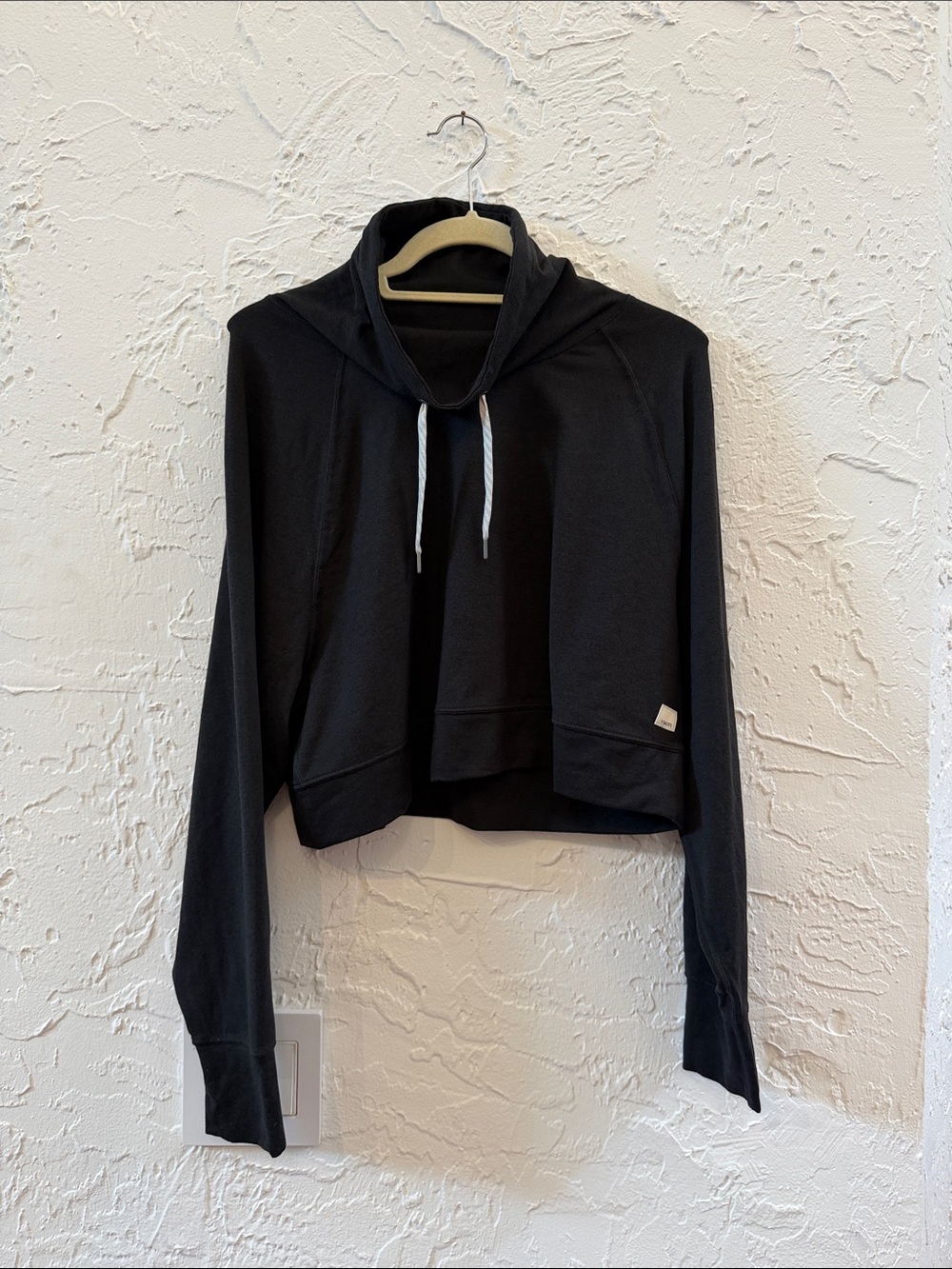 Vuori cropped funnel neck halo top size M